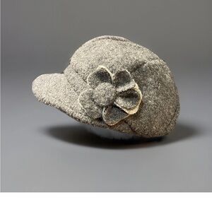 Elegant Gray Wool Visor Cap with Flower Accent by Dahlia